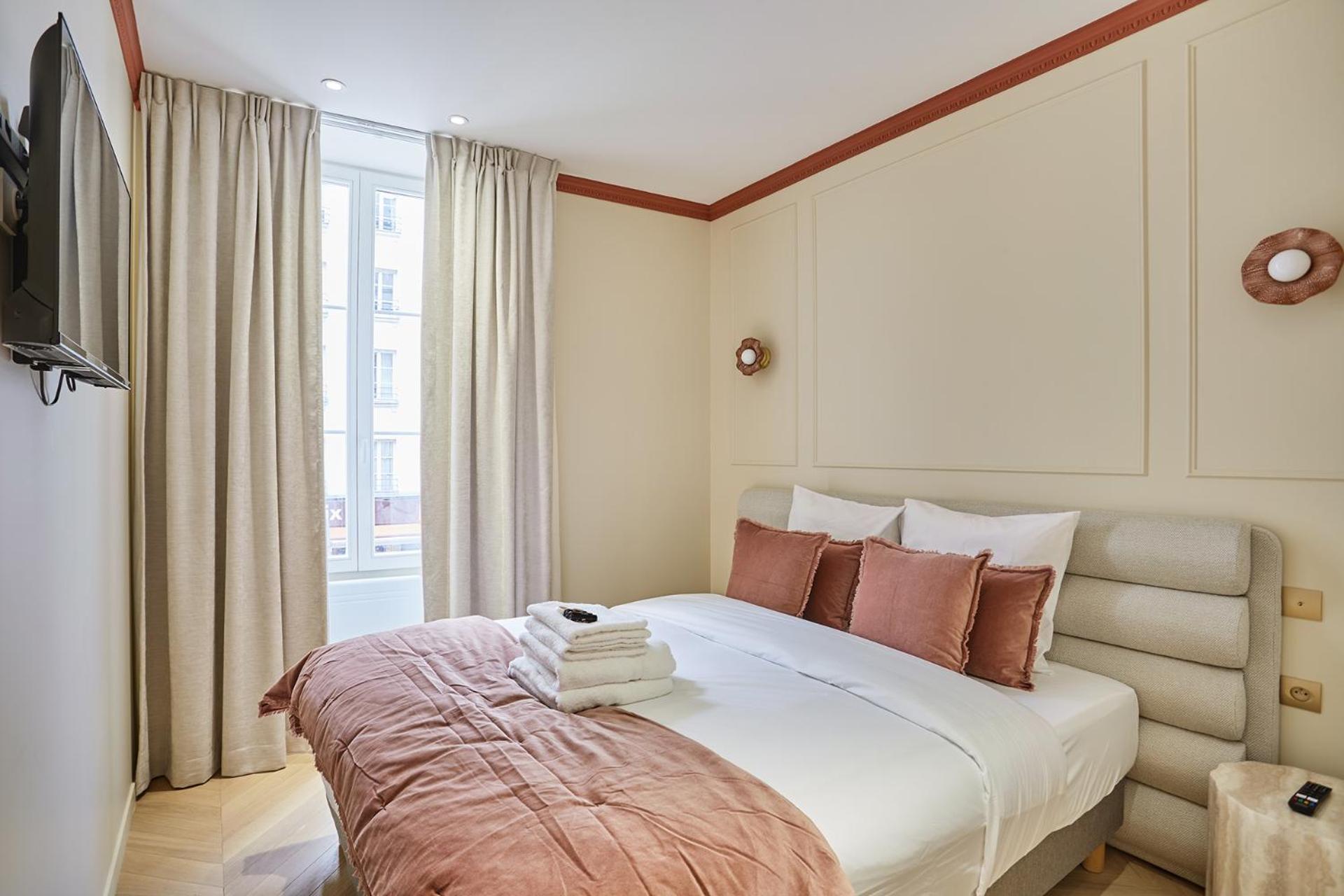 3 Bedrooms Center Of By Prestige Apartment *