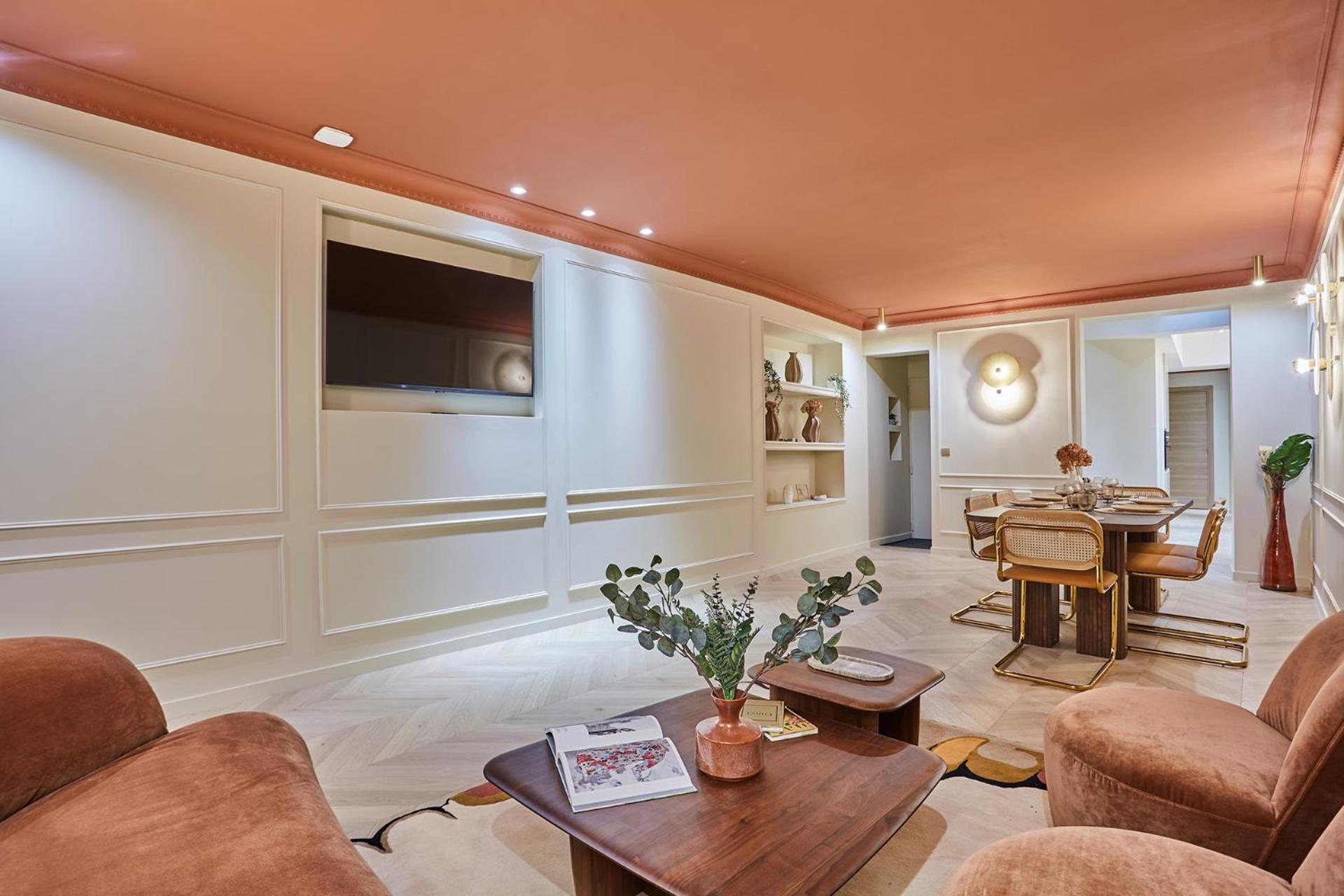 3 Bedrooms Center Of By Prestige Apartment *