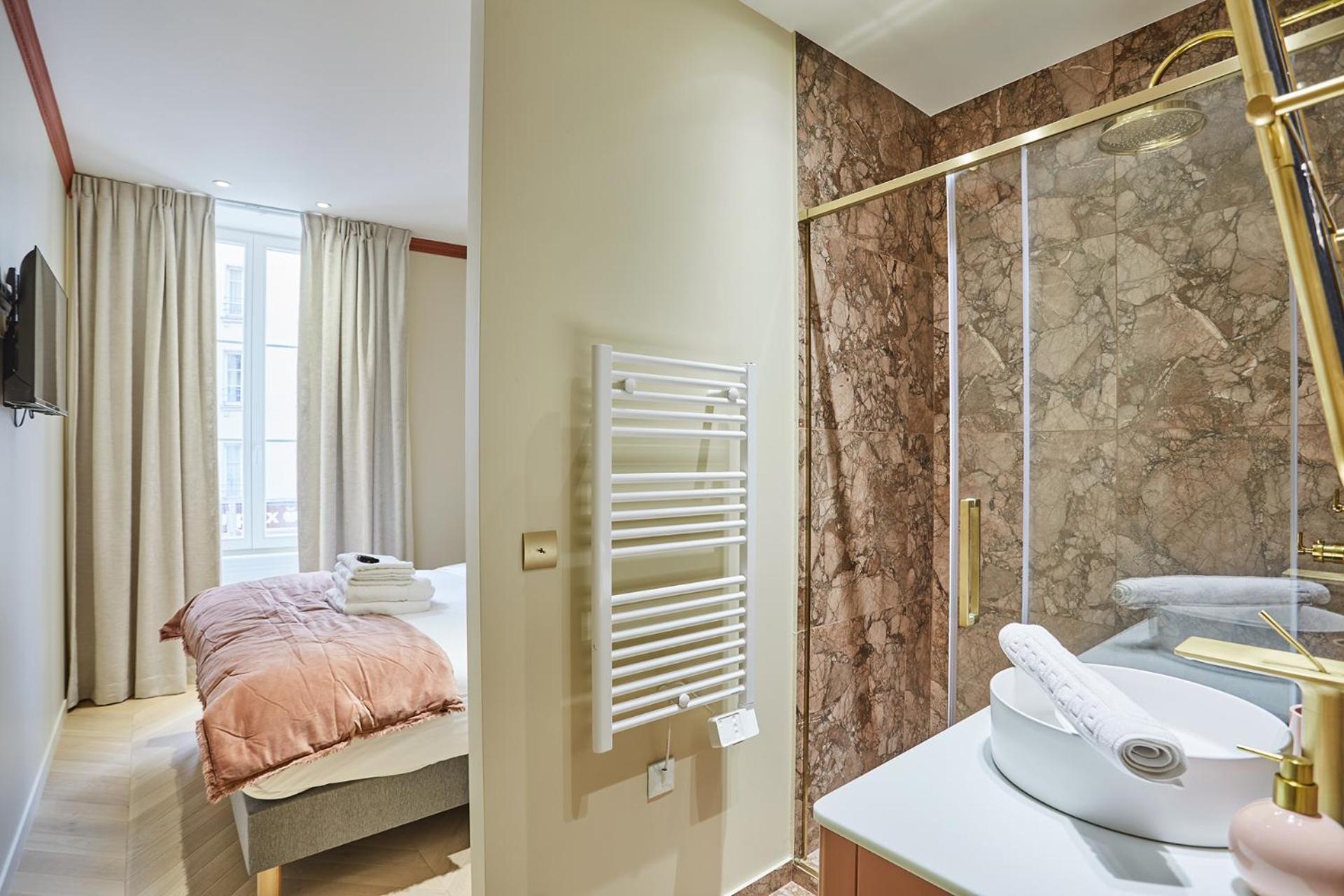 3 Bedrooms Center Of By Prestige * Paris